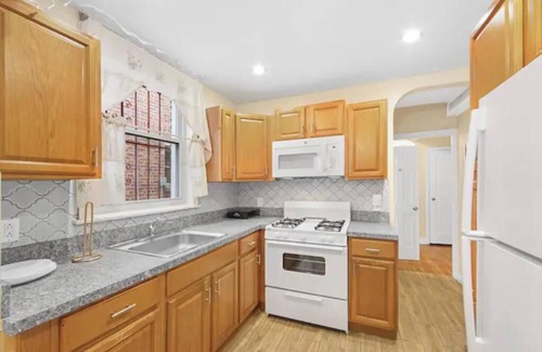 East Flatbush Apartment | Cozy two-bedroom Apartment