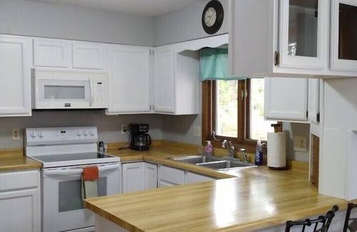 Viroqua House | Cozy two bedroom home in the heart of the Driftless region.