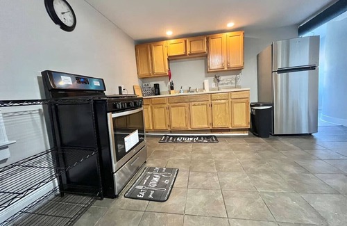 Dwight House | Cozy Two Bedroom Stay In Downtown New Haven!