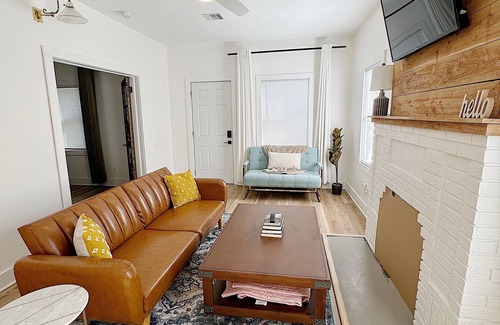 Wichita House | Cozy Unique Escape - Close to Hospitals & Parks