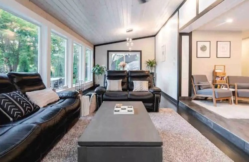 Severn Bridge House | Cozy up at this stunning and peaceful waterfront cottage <1.5hrs from GTA!