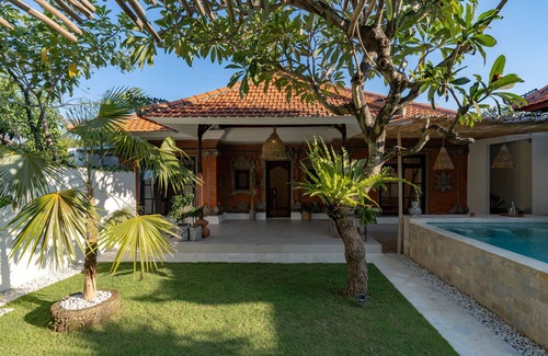 Sanur Kauh Villa | Cozy Up Villa ~ 2BDR Luxury Pool Oasis ~ 5min to Beach!