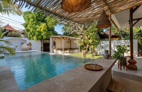 Sanur Kauh Villa | Cozy Up Villa ~ 2BDR Luxury Pool Oasis ~ 5min to Beach!
