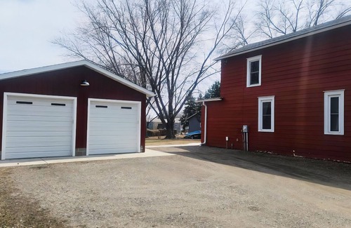 Norwood House | Cozy updated 3-bedroom house, pet friendly, wifi, covered porch, firepit & yard!
