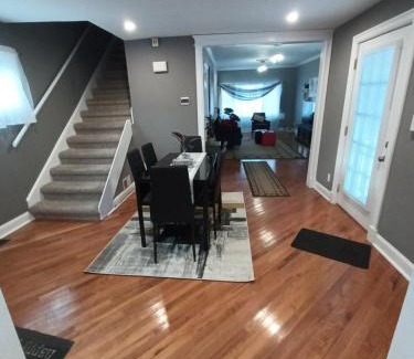 Front Park Apartment | Cozy Updated 3-BR apartment near Peace Bridge