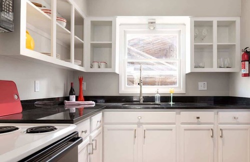 Asheville Apartment | Cozy Upper-Level Apartment! Walk To Attractions!