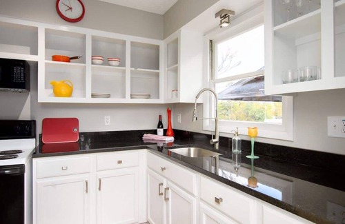 Asheville Apartment | Cozy Upper-Level Apartment! Walk To Attractions!