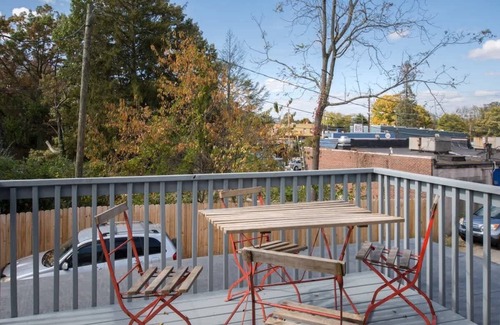 Asheville Apartment | Cozy Upper-Level Apartment! Walk To Attractions!