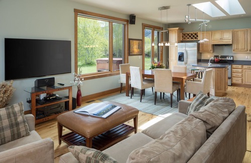 South Park House | Cozy Upscale Guesthouse/Discounted extended stays