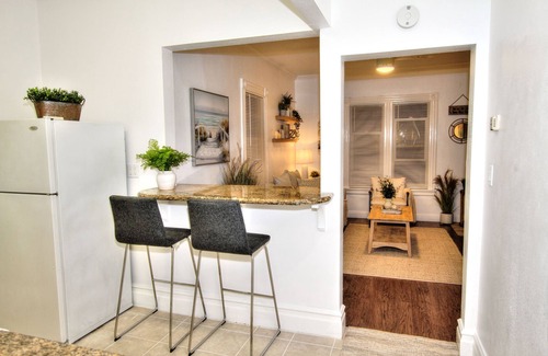 Whittier Apartment | Cozy Uptown Whittier Sleeps 4 , 25 mins. to Disneyland