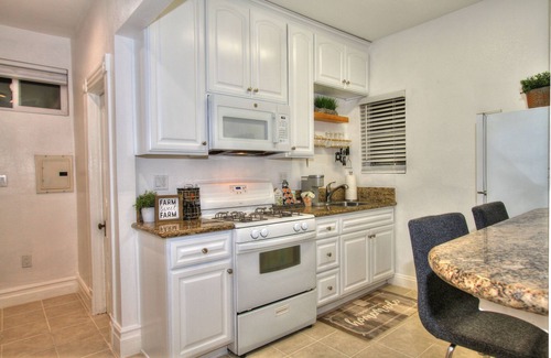 Whittier Apartment | Cozy Uptown Whittier Sleeps 4 , 25 mins. to Disneyland