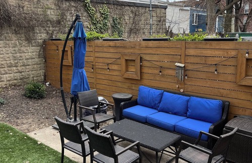 The Heights Apartment | Cozy urban oasis 15 minutes to Manhattan, American Dream & MetLife Stadium