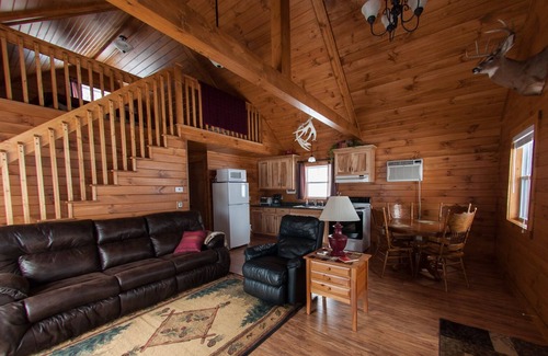 Sharpsburg Cabin | Cozy Vacation Getaway and Hunter's Paradise