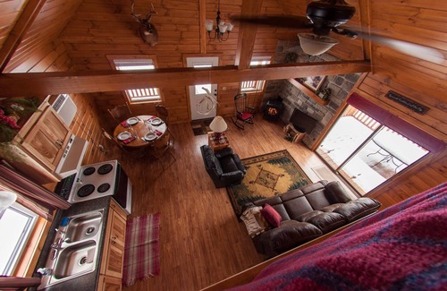 Sharpsburg Cabin | Cozy Vacation Getaway and Hunter's Paradise