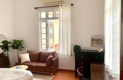 Van Mieu Apartment | Cozy Villa Lush Plants Warm Light Kotton201