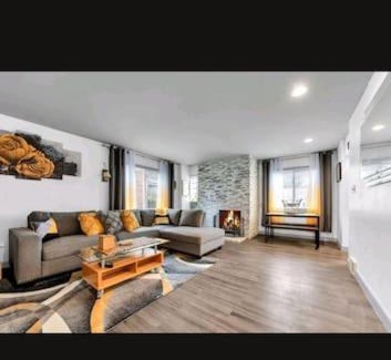 Detroit Villa | Cozy Villa Mini Hotel style