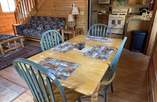 Warrens Villa | Cozy Villa next to Jellystone - 3 Bears Lodge Water Parks - 3 bedrooms