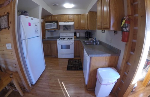 Warrens Villa | Cozy Villa next to Jellystone - 3 Bears Lodge Water Parks - 3 bedrooms