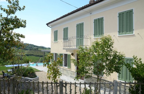Calamandrana House | Cozy Villa w/amazing pool and view of the vineyards and hills of Monferrato!