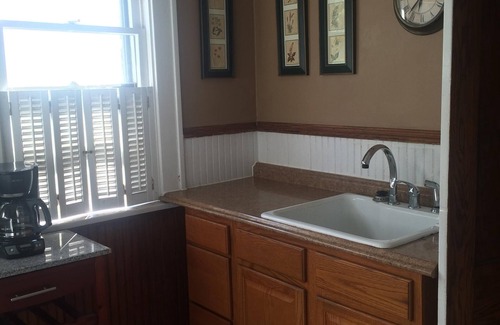 Erie Apartment | Cozy Vintage Apartment