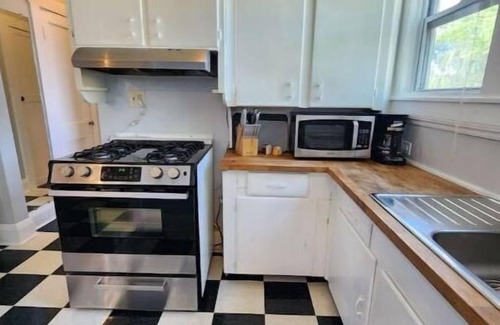 Colonialtown North House | Cozy Vintage Bungalow @Mills50 District