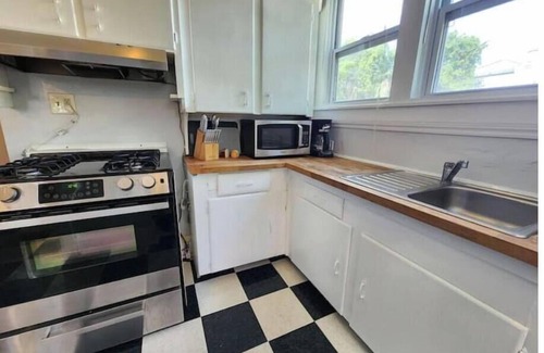 Colonialtown North House | Cozy Vintage Bungalow @Mills50 District