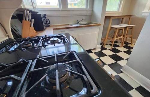 Colonialtown North House | Cozy Vintage Bungalow @Mills50 District