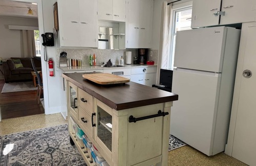 Inner Harbour House | Cozy Vintage Cottage