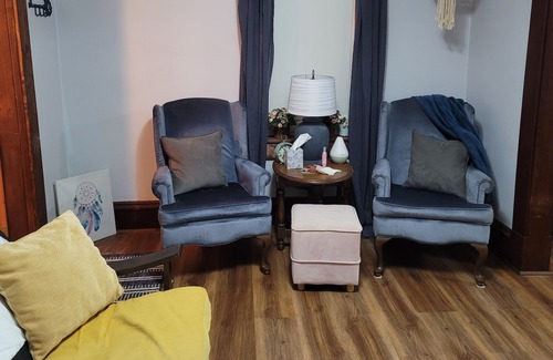 Blaine Lake House | Cozy Vintage Home