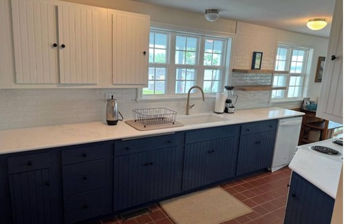 Stockton Springs House | Cozy Waterfront Bay Cottage