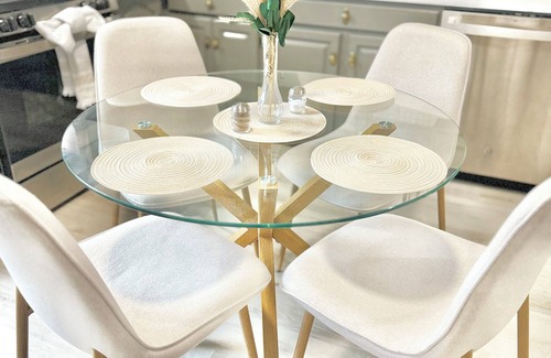 Downtown Harrisburg Apartment | Cozy waterfront 2BR/3 Beds w./Modern meets Historical Charm/Chic