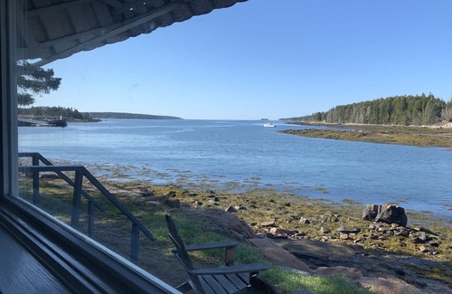 Winter Harbor Cottage | Cozy Waterfront Cottage, Henry Cove. Winter Harbor