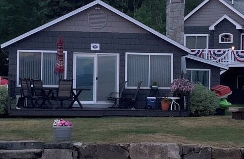 West Alton Cottage | Cozy waterfront cottage with Awesome sunsets & views of Lake Winni