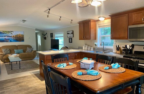 Mammoth Cave House | Cozy Waterfront Lake Home on Nolin Lake & Close to Mammoth Cave