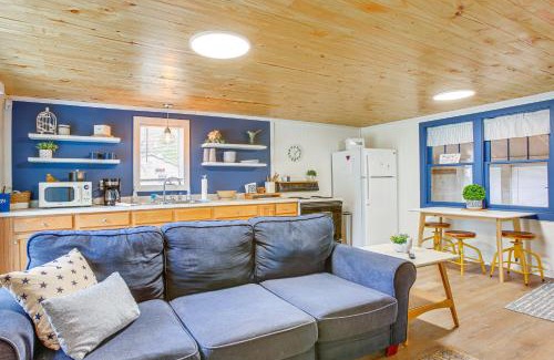 Wellston House | Cozy Wellston Cabin - Walk to Crystal Lake!