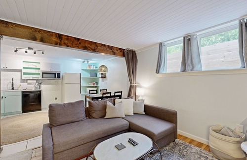 West Ashley House | Cozy West Ashley Apartment- Close to shopping and Downtown Charleston