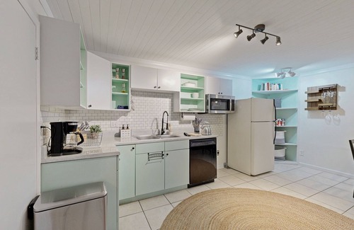 West Ashley House | Cozy West Ashley Apartment- Close to shopping and Downtown Charleston