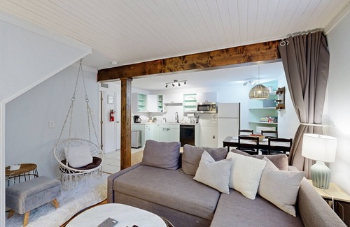West Ashley House | Cozy West Ashley Apartment- Close to shopping and Downtown Charleston