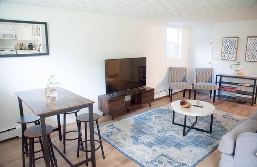 South Addition Apartment | Cozy Westchester Lagoon 2-Bedroom Apartment