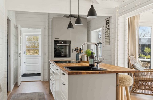 Marielyst House | Cozy wooden cottage with a great terrace