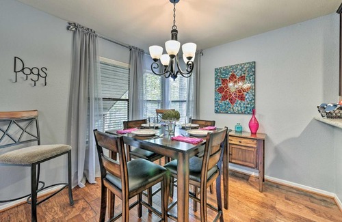 Grogan's Mill House | Cozy Woodlands Townhome with Deck Near Market Street