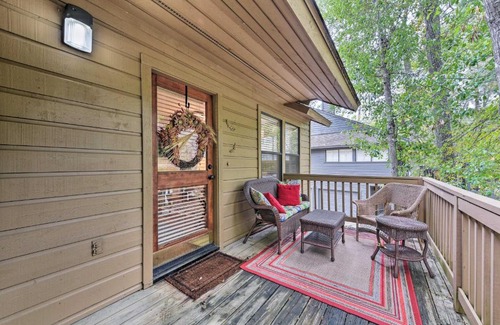 Grogan's Mill House | Cozy Woodlands Townhome with Deck Near Market Street