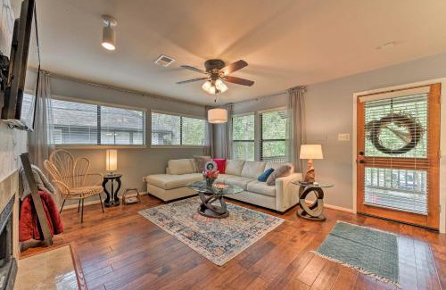 Grogan's Mill House | Cozy Woodlands Townhome with Deck Near Market Street