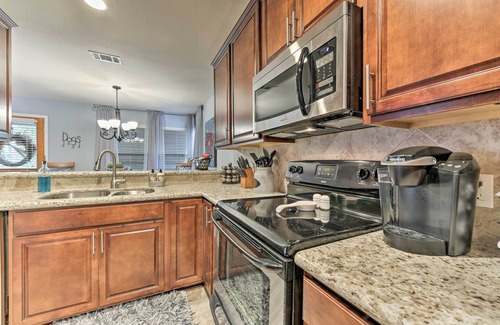 Grogan's Mill House | Cozy Woodlands Townhome w/Deck Near Market Street