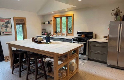 Kerhonkson Cabin | Cozy woodsy family-friendly cabin retreat