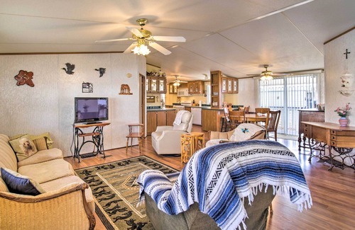 The Foothills House | Cozy Yuma Retreat w/Furnished Patio & Grill!