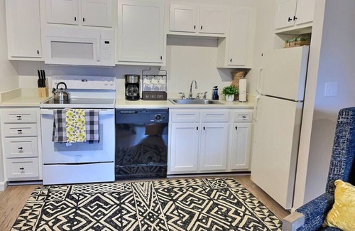 Central Vermont- Killington Condo | CozyCub- Pool, AC, Hiking, Mountain Biking, Tennis