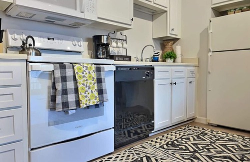 Central Vermont- Killington Condo | CozyCub- Pool, AC, Hiking, Mountain Biking, Tennis
