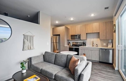 Lower Lawrenceville Apartment | CozySuites at Lawrenceville