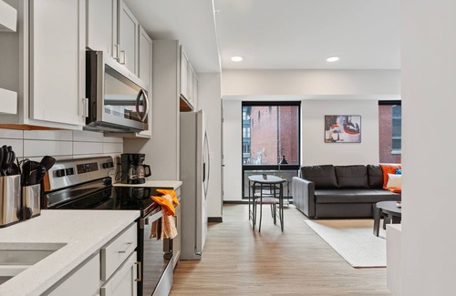 Lockerbie Square Apartment | CozySuites Mass with parking, lounge and roof deck 13